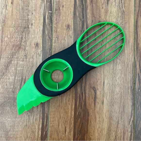 ⭐️ 2/15$ Oxo Good Grips 3-in-1 Avocado Slicer - Picture 2 of 2